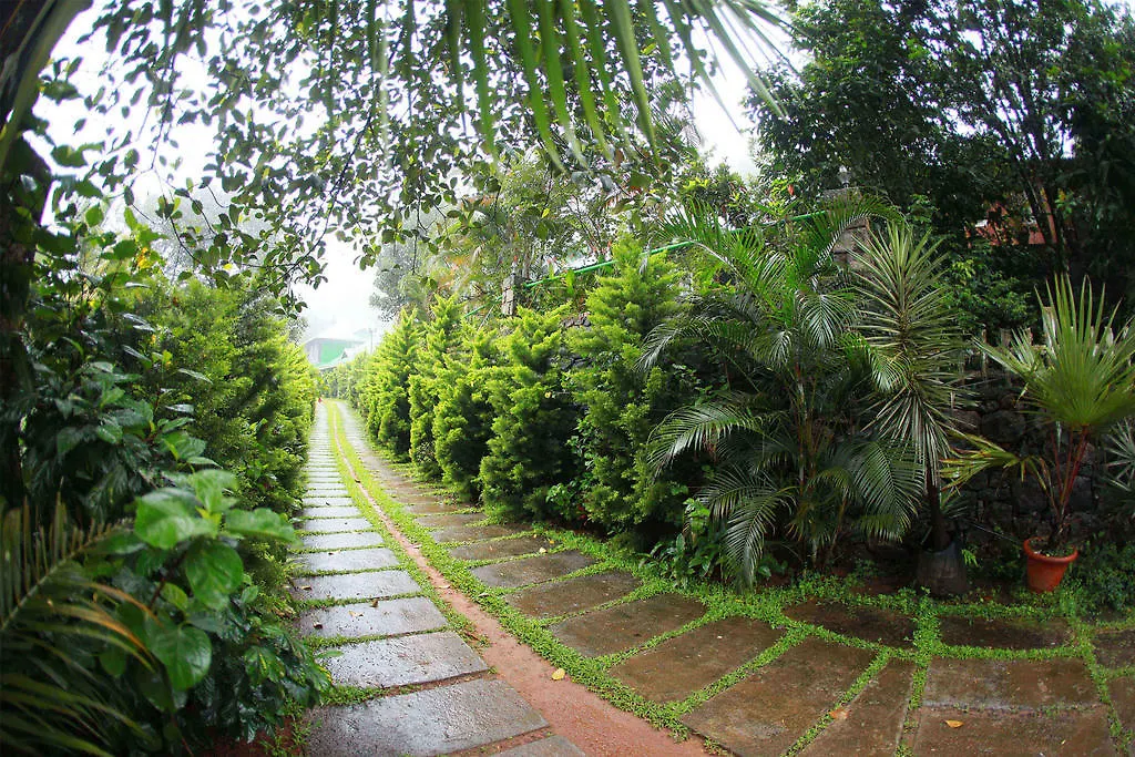 Emarald Wyte Mist Hotel Munnar
